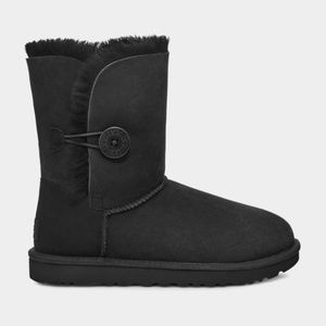 9 / VGUC UGG Bailey Button with Genuine Sheepskin in Black